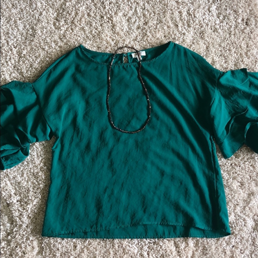Green mid ruffled sleeve top